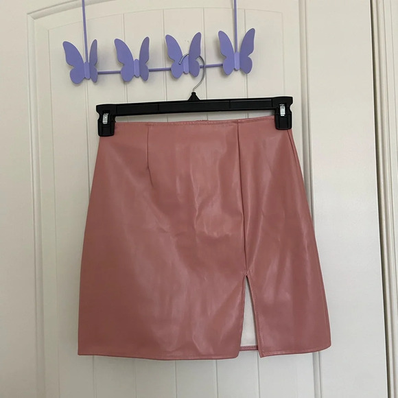 Windsor Dresses & Skirts - EUC | Windsor women’s faux leather blend miniskirt — small